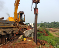 Obra de manutenção da ponte sobre o Rio Xambrê, na PR-490, em Iporã