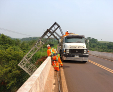 Obra de manutenção da ponte sobre o Rio Xambrê, na PR-490, em Iporã