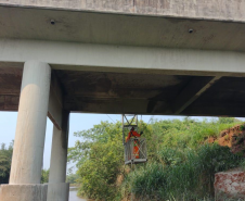 Obra de manutenção da ponte sobre o Rio Xambrê, na PR-490, em Iporã