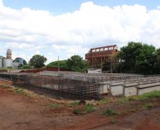 Obras dos novos viadutos de Sarandi - vigas no canteiro