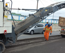 Serviços no viaduto, pista central e vias de acesso