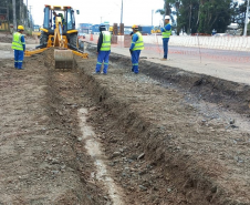 Serviços no viaduto, pista central e vias de acesso