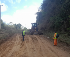 PR-092 entre Doutor Ulysses e Cerro Azul, recebendo serviços de conservação