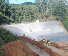 Serviços no km 48+500 da PR-092 em Rio Branco do Sul