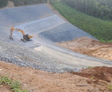 Serviços no km 48+500 da PR-092 em Rio Branco do Sul