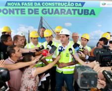 Ponte de Guaratuba: lançamento primeira camisa metálica na baía 