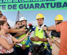 Ponte de Guaratuba: lançamento primeira camisa metálica na baía 