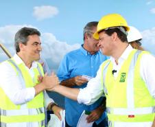 Ponte de Guaratuba: lançamento primeira camisa metálica na baía 