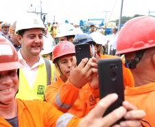 Ponte de Guaratuba: lançamento primeira camisa metálica na baía 