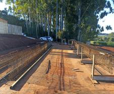 Canteiro de obras da reforma da ponte sobre o Rio Melissa