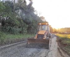 PR-281 em Mallet - cascalhamento de rodovia não-pavimentada