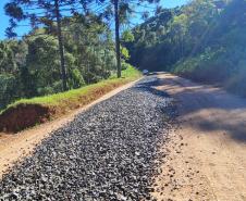 PR-281 em Mallet - cascalhamento de rodovia não-pavimentada