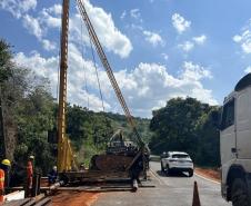 PR-439 Ponte do Rio das Cinzas em Santo Antônio da Platina - cravação de estacas das novas lajes de transferência