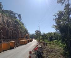 PRC-466 em União da Vitória, trecho de obra de estabilização e contenção de talude