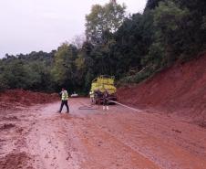 Serviços do DER/PR em rodovias estaduais do Rio Grande do Sul