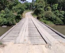 Atual ponte de madeira, que será substituída
