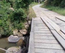 Atual ponte de madeira, que será substituída