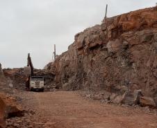 PR-239 obra de pavimentação entre Pitanga e Mato Rico