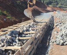 PR-239 obra de recuperação emergencial de talude em Pitanga