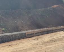 PR-239 obra de recuperação emergencial de talude em Pitanga