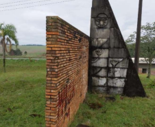 Monumento rodoviário no trevo da Codapar, PRC-280, em Palmas