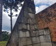 Monumento rodoviário no trevo da Codapar, PRC-280, em Palmas