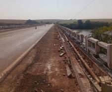 Serviços de conservação na ponte sobre o Rio Ivaí na PR-457