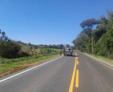 Serviços de conservação na PRC-487 e PR-239 entre Cândido de Abreu e Reserva