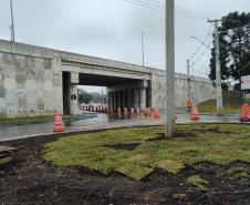 Novo viaduto de São José dos Pinhais, com passagem inferior liberada