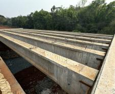 BR-469 lançamento de vigas da nova ponte sobre o Rio Tamanduá