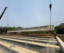 BR-469 lançamento de vigas da nova ponte sobre o Rio Tamanduá