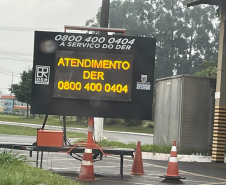 Letreiro eletrônico divulgando o 0800-400-0404