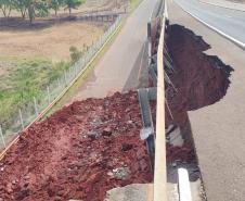 PR-445 - viaduto em Irerê danificado pelas chuvas