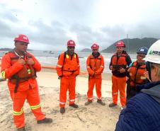 Treinamento para emergências ambientais marítimas na Ponte de Guaratuba
