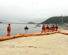 Treinamento para emergências ambientais marítimas na Ponte de Guaratuba