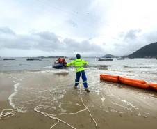 Treinamento para emergências ambientais marítimas na Ponte de Guaratuba