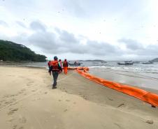 Treinamento para emergências ambientais marítimas na Ponte de Guaratuba
