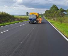 Rodovia estadual recebendo últimos serviços de conservação