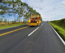 Rodovia estadual recebendo últimos serviços de conservação