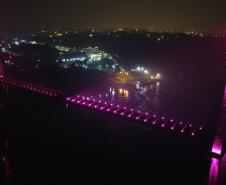 Ponte da Integração com iluminação especial para o Outubro Rosa