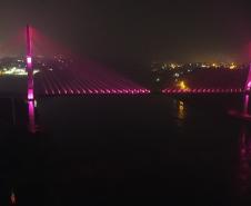 Ponte da Integração com iluminação especial para o Outubro Rosa