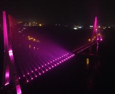 Ponte da Integração com iluminação especial para o Outubro Rosa