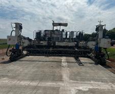 PR-180 em Quarto Centenário, início do novo pavimento de concreto