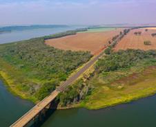 Ponte sobre o Rio Paranapanema em Sertaneja