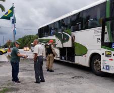 Operação do DER/PR para fiscalização de transporte rodoviário comercial de passageiros