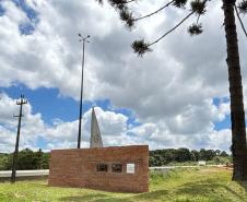 Monumento restaurado de Poty Lazzarotto na PRC-280 em Palmas