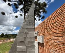 Monumento restaurado de Poty Lazzarotto na PRC-280 em Palmas