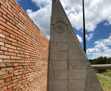 Monumento restaurado de Poty Lazzarotto na PRC-280 em Palmas