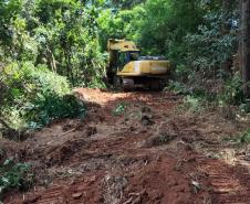 Obra de recuperação de aterro da PR-160 em Curiúva