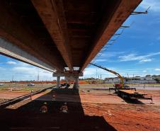 BR-277 Novo viaduto recebendo pré-lajes de concreto